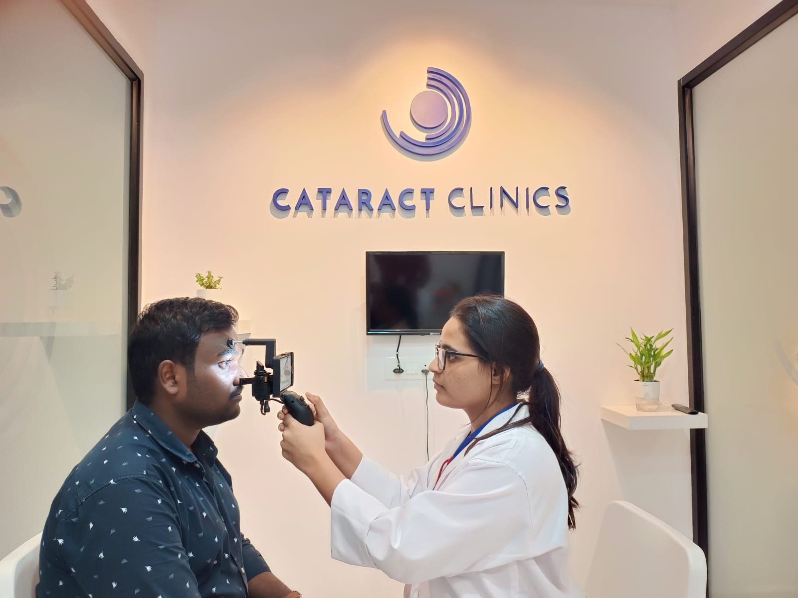 Revolutionizing Cataract Care: Home Screening Services by Cataract Clinics in Hyderabad