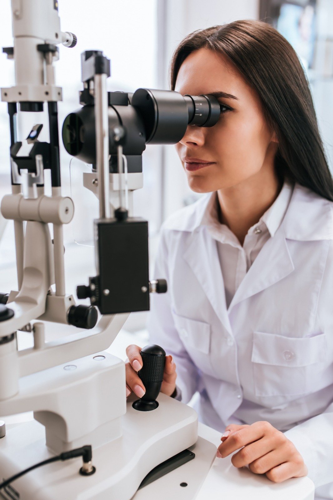 Top Cataract Surgeons in Hyderabad: How to Choose the Best Clinic for Clear Vision and Quality Care